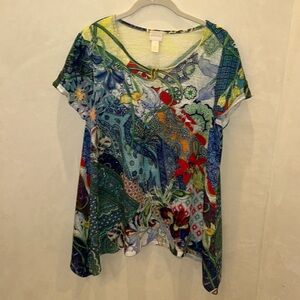 Chico’s Colorful Scoop Neck Sharkbite Hem Top
EUC